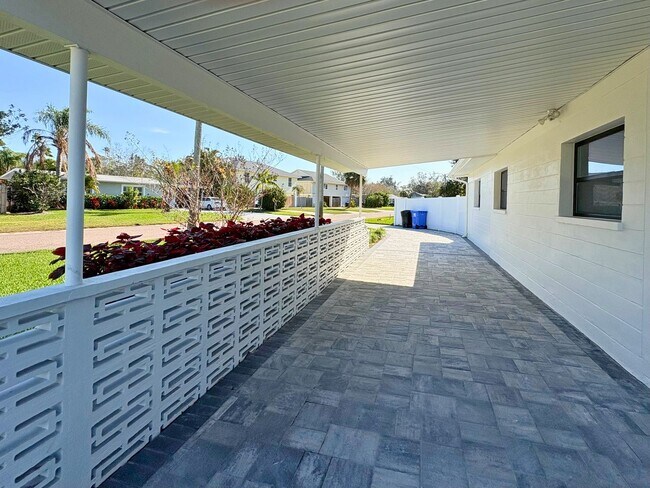 1516 Delaware Ave NE in St. Petersburg, FL - Building Photo - Building Photo