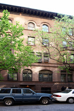 319 W 82nd St in New York, NY - Building Photo - Building Photo