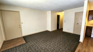 Spring Manor Apartments in New Albany, IN - Building Photo - Building Photo
