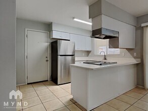 7562 W Turney Ave in Phoenix, AZ - Building Photo - Building Photo