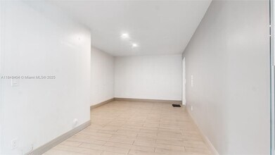 909 Garnet Cir in Weston, FL - Building Photo - Building Photo