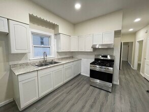 16 W 37th St in Bayonne, NJ - Building Photo - Building Photo