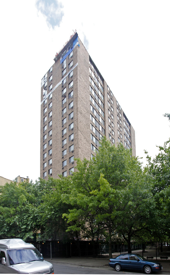 Mins Plaza in Bronx, NY - Building Photo - Building Photo