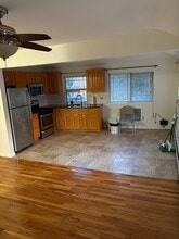 13551 223rd St, Unit #2 in Laurelton, NY - Foto de edificio - Building Photo