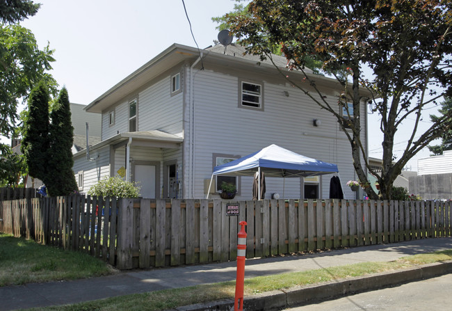4614 SE 67th Ave in Portland, OR - Foto de edificio - Building Photo