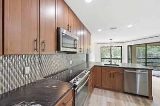 8753 Como Lake Dr in Jacksonville, FL - Building Photo - Building Photo