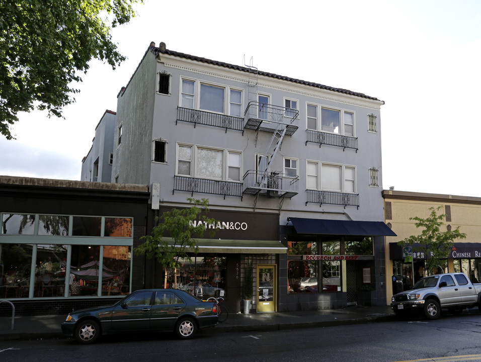 5636 College Ave in Oakland, CA - Building Photo