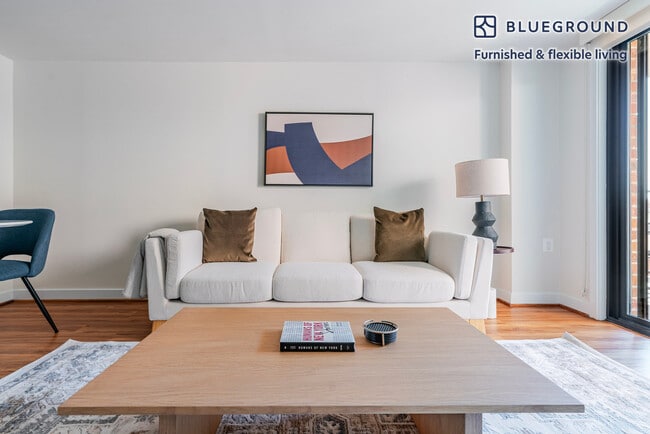 2500 Clarendon Blvd in Arlington, VA - Building Photo - Building Photo