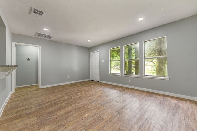 8323 Lapanto Ln in Dallas, TX - Building Photo - Building Photo