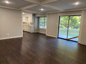 6408 Bel Air Dr in Texarkana, TX - Foto de edificio - Building Photo