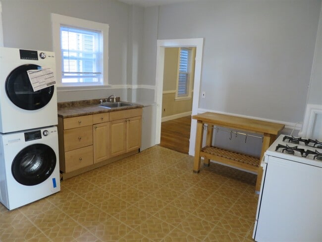 42 Glenwood Rd, Unit 1