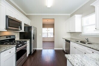 302 Crescent Woode Dr in Dallas, GA - Foto de edificio - Building Photo