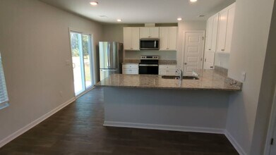 439 Coconut Dr in Bloomingdale, GA - Building Photo - Building Photo