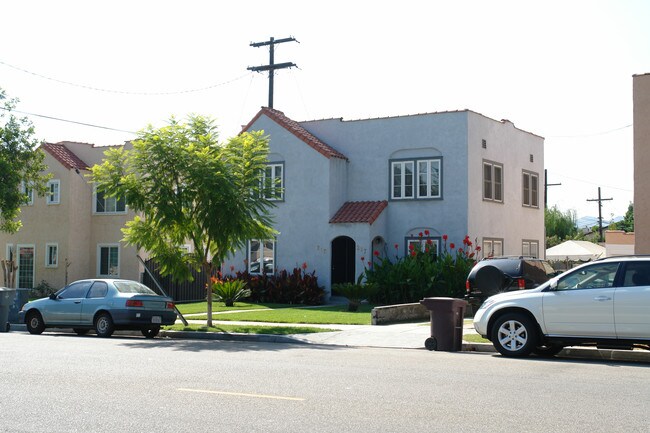 215 Sinclair Ave in Glendale, CA - Building Photo - Building Photo