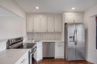 85 Rhett Dr in Commack, NY - Building Photo - Building Photo