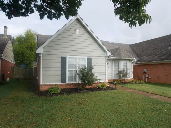 1184 W E Ross Pkwy in Southaven, MS - Building Photo - Building Photo