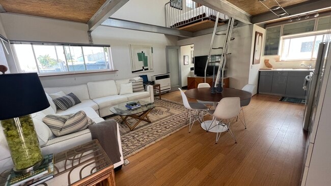 1525-1522 Cabrillo Ave in Los Angeles, CA - Building Photo - Building Photo