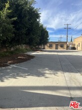 6617 San Pedro St in Los Angeles, CA - Foto de edificio - Building Photo