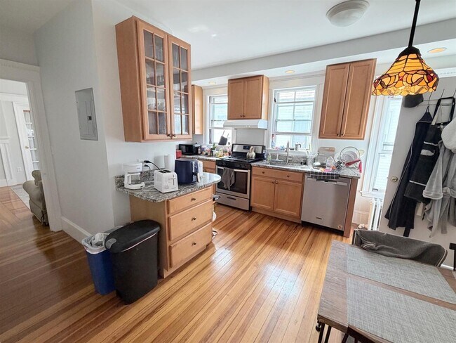 34 Leonard St, Unit 2 in Somerville, MA - Building Photo - Building Photo