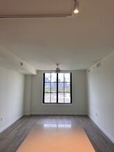 73 NW 30th St, Unit A3 in Miami, FL - Foto de edificio - Building Photo