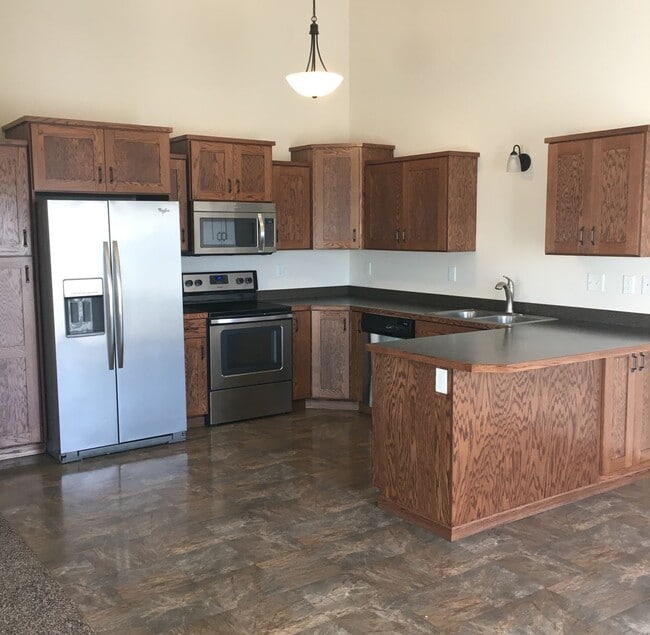 3619 15th St S in Moorhead, MN - Building Photo - Building Photo