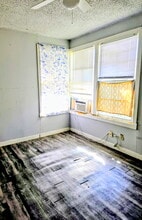 1318 W 10th St in Freeport, TX - Foto de edificio - Building Photo