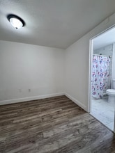 276 E 12th St in Hialeah, FL - Foto de edificio - Building Photo