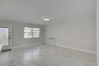 988 Normandy Trail, Unit 988 in Delray Beach, FL - Foto de edificio - Building Photo