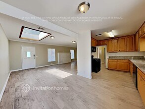 14205 Haynes St in Los Angeles, CA - Foto de edificio - Building Photo