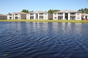 Crystal Lake in Pensacola, FL - Building Photo