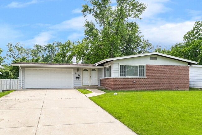 property at 2550 N Waterford Dr