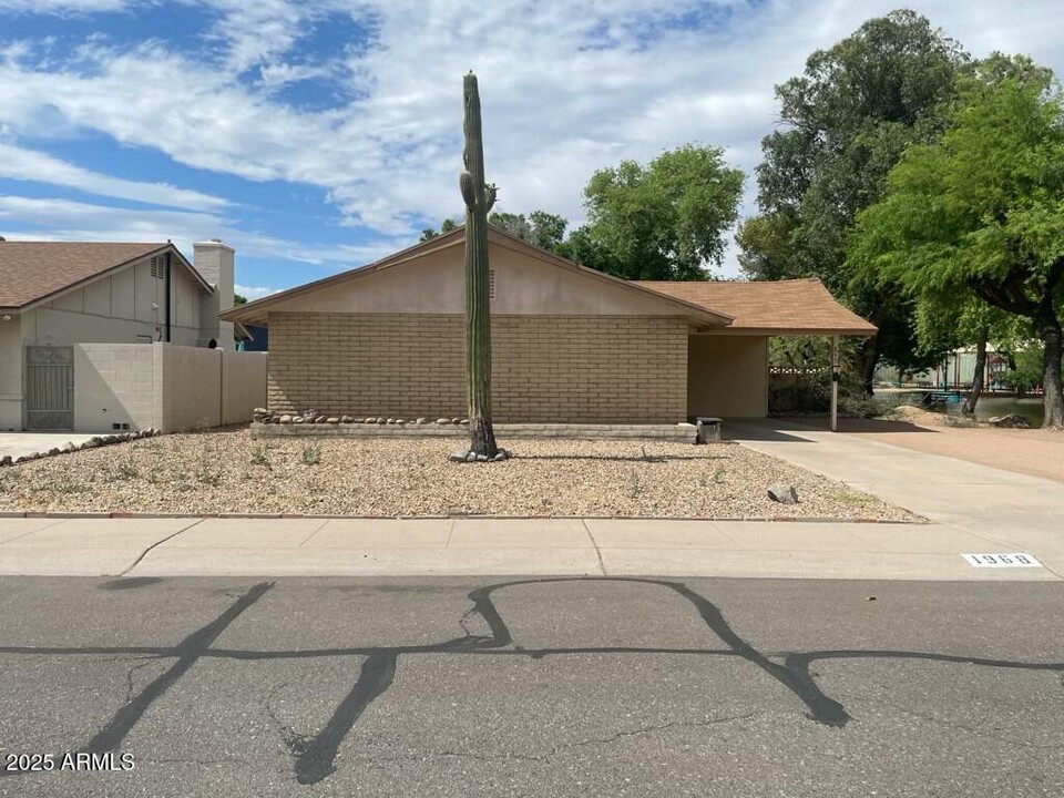 1968 E Carson Dr in Tempe, AZ - Building Photo