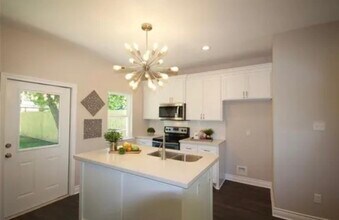 210 Garrotsville St in Houston, TX - Building Photo - Building Photo