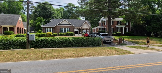 property at 865 Nottingham Dr