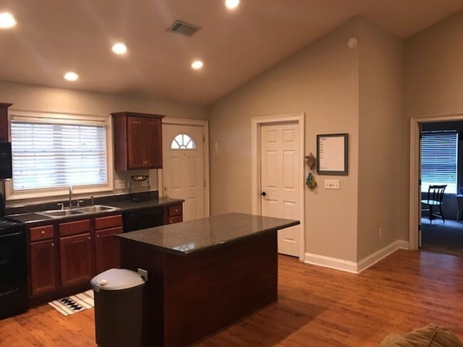 802 W Longleaf Dr in Auburn, AL - Building Photo - Building Photo