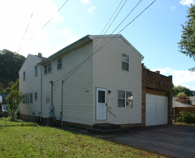 5320 Washington Ave SE in Charleston, WV - Building Photo - Building Photo