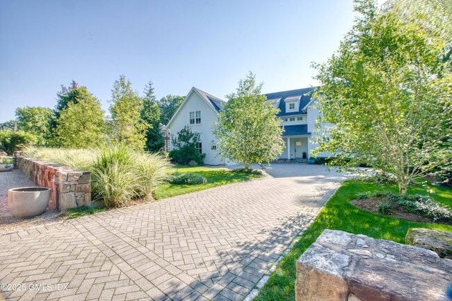 507 River Rd in Cos Cob, CT - Foto de edificio - Building Photo