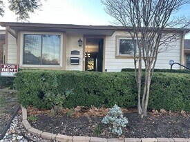 13747 Brookgreen Cir in Dallas, TX - Building Photo