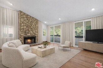 4345 Canoga Ave in Los Angeles, CA - Building Photo - Building Photo