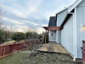 18006 Panorama Blvd E in Bonney Lake, WA - Foto de edificio - Building Photo