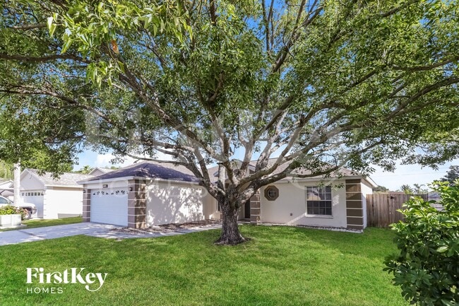 4830 Mill Run Dr in New Port Richey, FL - Foto de edificio - Building Photo