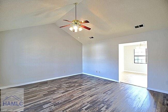 942 Gulfstream Rd, Unit 103 in Hinesville, GA - Foto de edificio - Building Photo