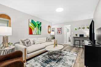 Woodward Heights Place in Hazel Park, MI - Building Photo - Building Photo