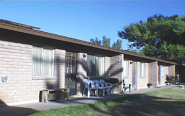 Thunderbird Apt. in Chandler, AZ - Building Photo