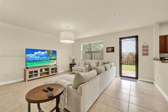22746 SW 92nd Pl in Cutler Bay, FL - Building Photo - Building Photo