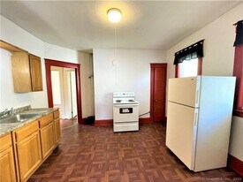 40 Cabot St in Hartford, CT - Building Photo