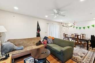 8111 51st Ave in College Park, MD - Foto de edificio - Building Photo