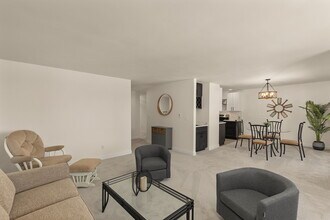 2200 Alki Ave SW, Unit Bonair Condominium in Seattle, WA - Foto de edificio - Building Photo