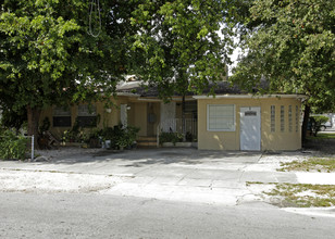 790-796 NE 123rd St in North Miami, FL - Building Photo - Building Photo