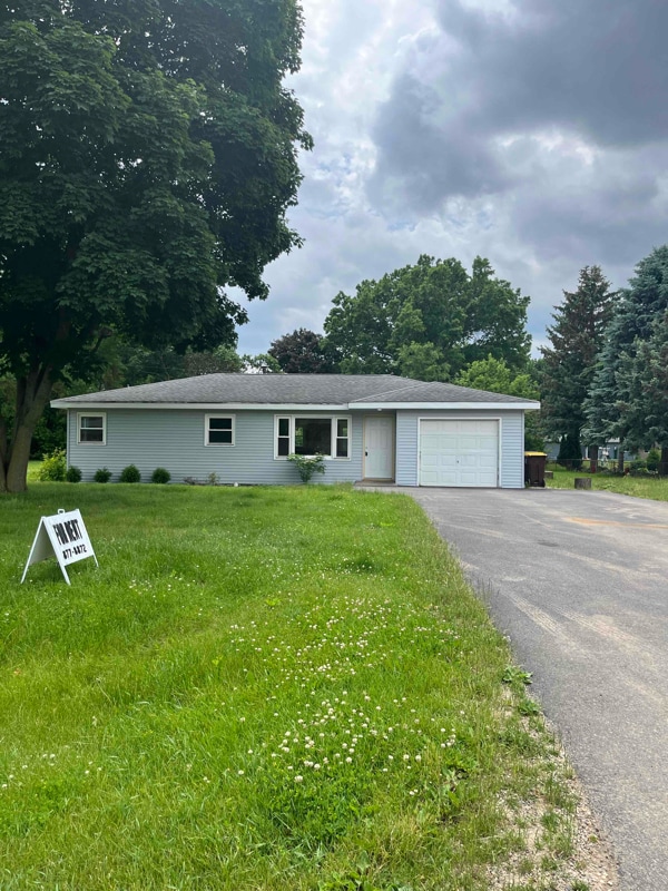 property at 1415 Hackberry Ln